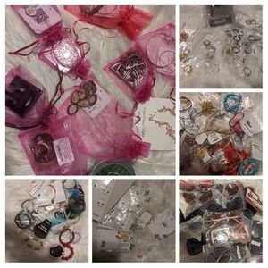 15 piece Jewelry and accessories mystery 🎁 box
